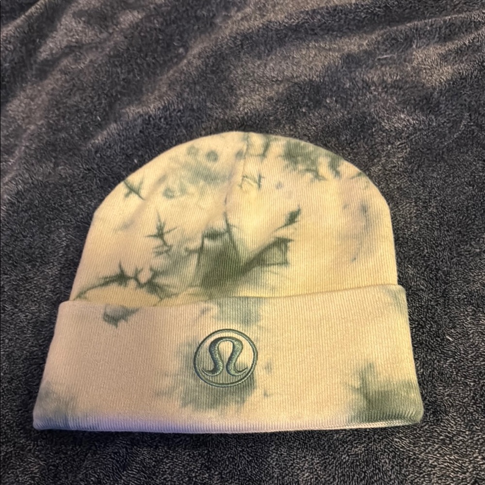 Lululemon Green and Cream Knit Hat